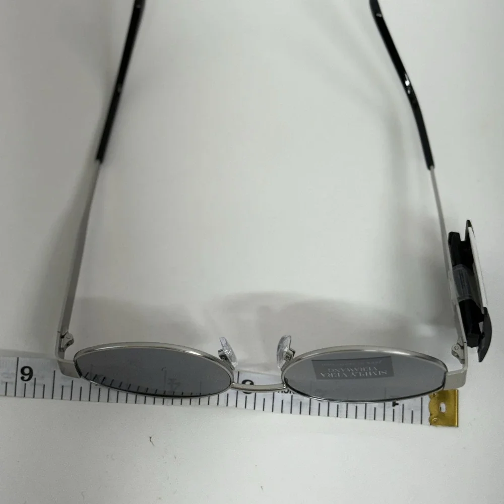 Stylish Simplyvera Vera Wang Women's Silver tone Sunglasses New